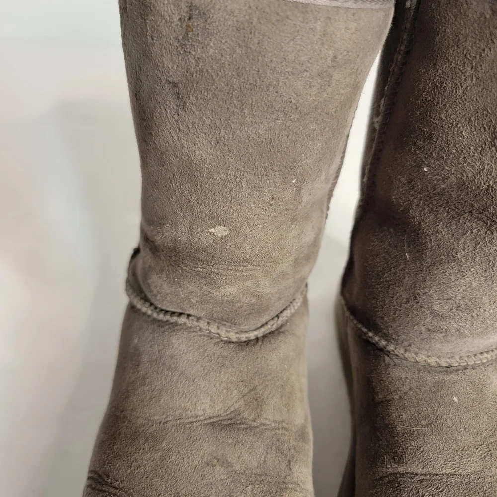Ugg Boots Classic Short Sz 7 Gray Sheepskin Lined 5825
